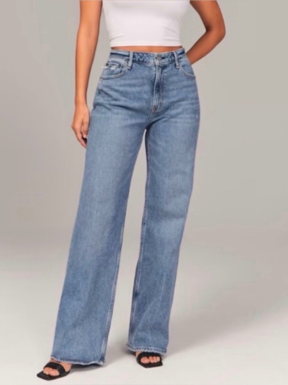 Abercrombie & Fitch Curve Love The '90s Relaxed Jean High Rise 155D1227.